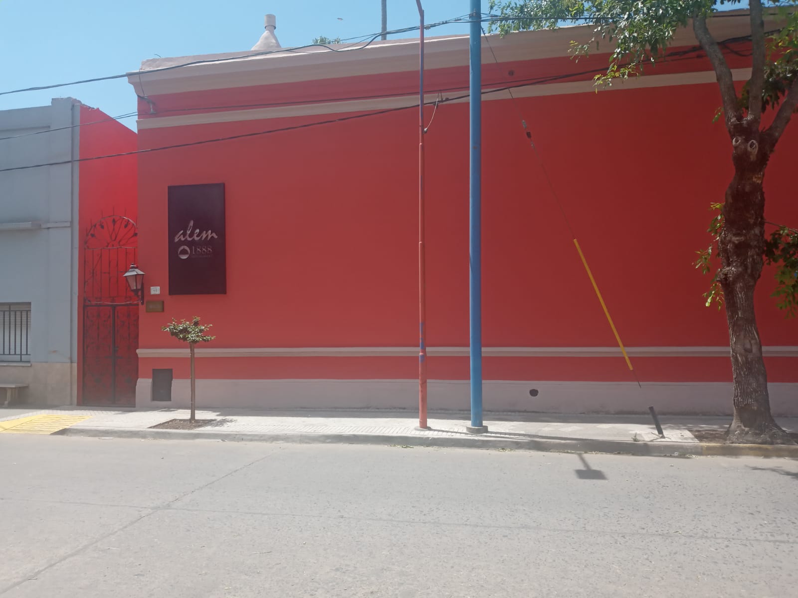 Lateral